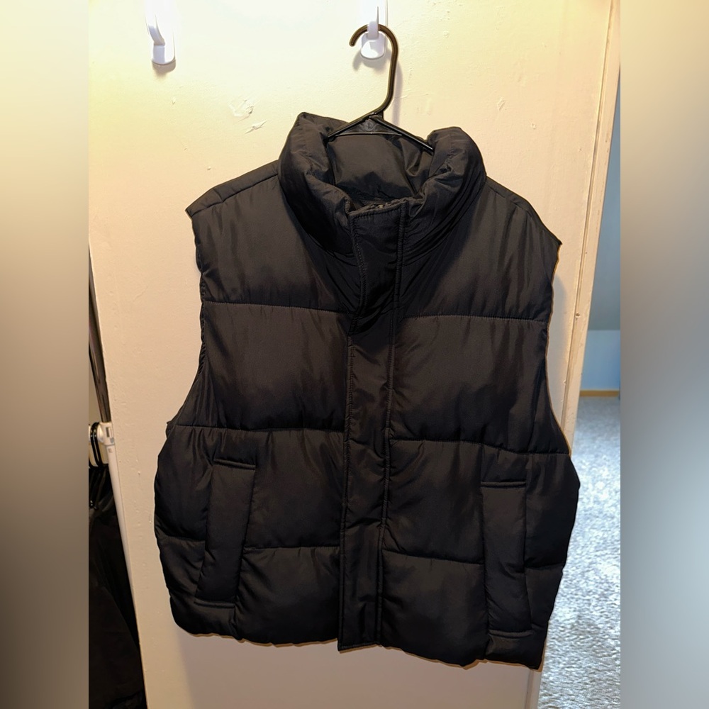 Abercrombie/YPB Black Puffer Vest